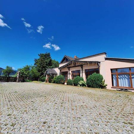 Vila Fenix B&B Ruzomberok Luaran gambar