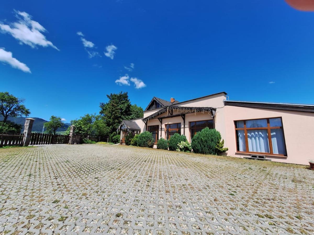 Vila Fenix B&B Ruzomberok Luaran gambar