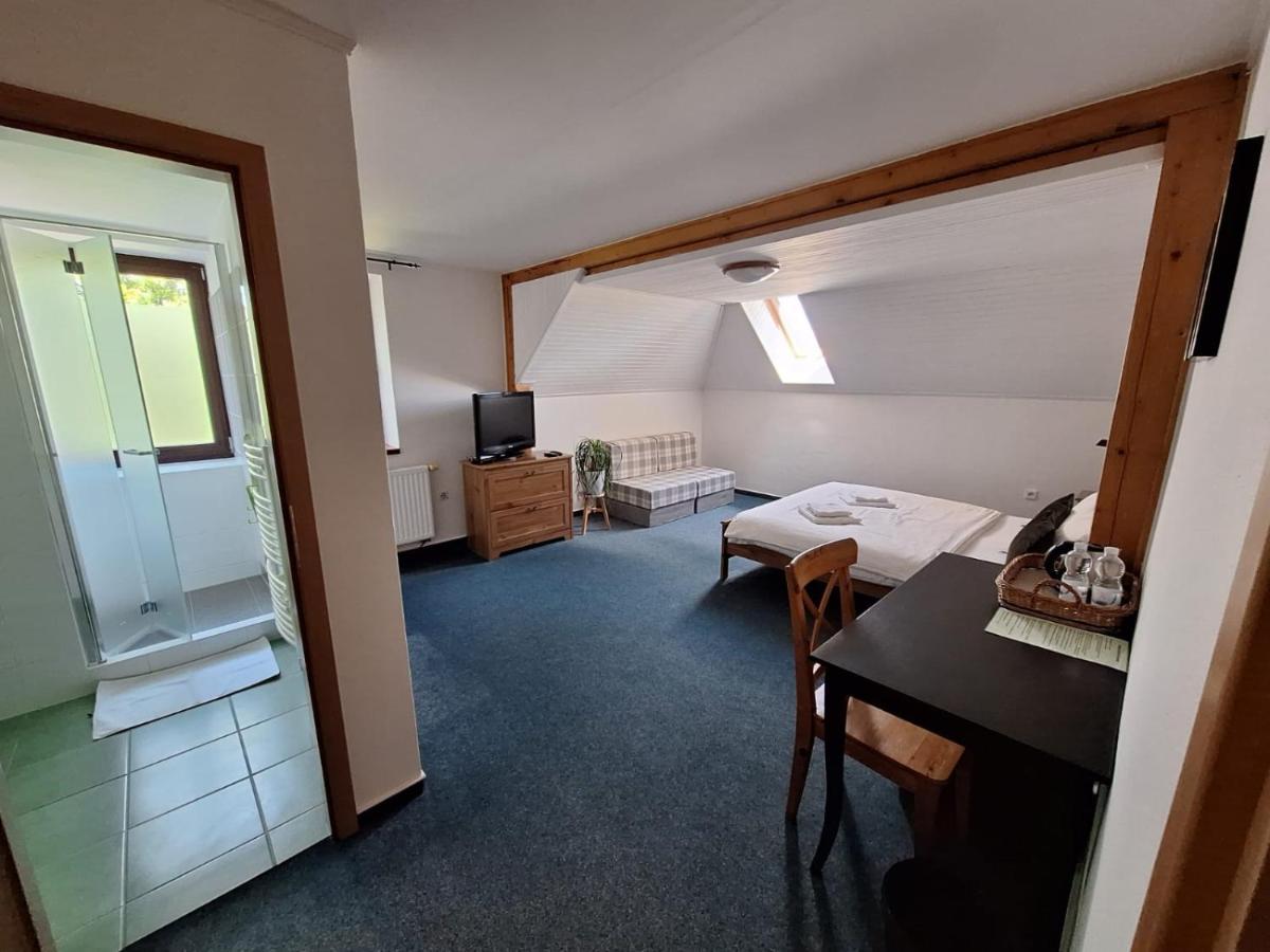 Vila Fenix B&B Ruzomberok Luaran gambar